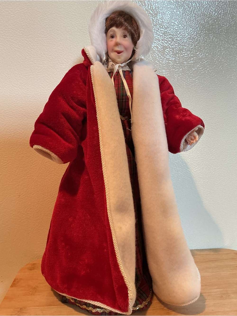 2006 Retired Jacqueline Kent Collection Caroler